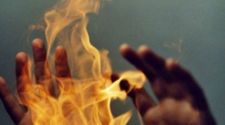 Şəmkirdə DƏHŞƏT:  Kişi özünü maşını ilə birlikdə yandırdı