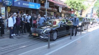 Ərdoğan avtomobili saxlatdırıb vətəndaşlarla görüşdü - FOTO