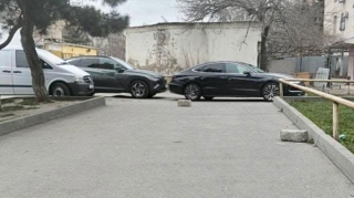 Binəqədidə qanunsuz parklanma - Yolun girişi bağlandı   - VİDEO