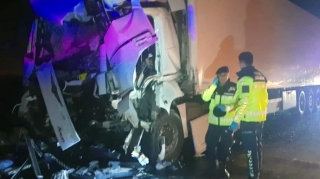 Yük maşını avtobusa çırpılıb, 15 nəfər xəsarət alıb 