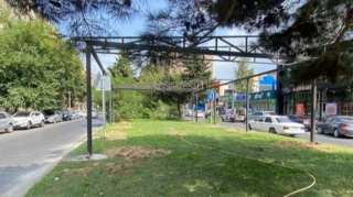 Paytaxtda yaşıllıq ərazi zəbt edilərək yerinə kafe tikilir?  - FOTO