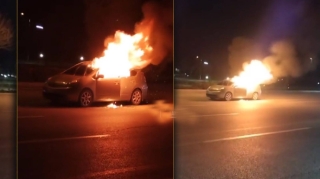 Bakıda hərəkətdə olan "Prius" alışıb yandı - VİDEO 