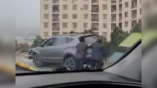Bu yolda nişanın tələbini pozan sürücülər qəzaya düşür  - VİDEO