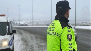 Polislər piyadaların rahat və təhlükəsiz hərəkətini təmin edir - FOTOLAR