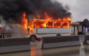  Bakıda avtobus yanaraq kül oldu  - VİDEO