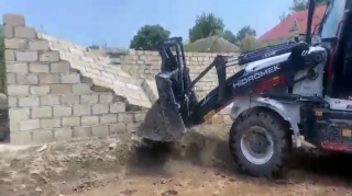 Zərdabda qanunsuz tikili sökülüb - VİDEO 