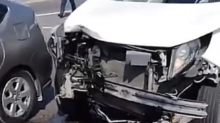 Karl Marks dairəsində qəza - "Prius"la "Kia" toqquşub  - VİDEO