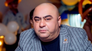 Müğənnilərə avtomobil satan tanınmış iş adamı ev dustaqlığına buraxıldı 