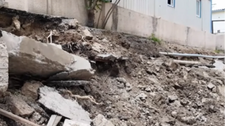 Bakıda divar uçdu, avtomobillər əzildi - VİDEO 