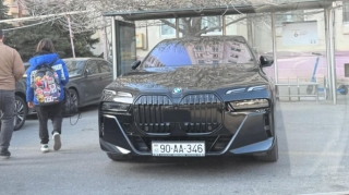 Dayanacağı zəbt edən yarım milyonluq “BMW”nin SAHİBİ KİMDİR?    - FOTO