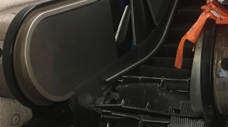 Bakıda eskalator qırıldı - Yaralılar var 