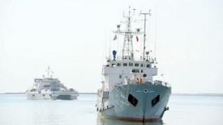 Rusiya Azova əlavə gəmilər göndərir 