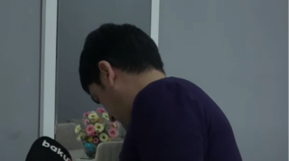 Bakıda mebel mağazasında ÖZBAŞINALIQ  - Mebel aşıb və ev sahibi xəsarət alıb - VİDEO