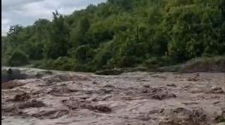 Şəkidə güclü yağış yağdı; bir kənd yolsuz qaldı - FOTO - VİDEO 