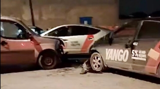 Növbəsini gözləməyən “Doblo” sürücüsü “Prius”u vurdu   - VİDEO