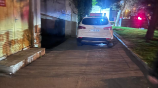 Səkidə maşın park edən sürücü “yaxşı edirəm”  deyib saymazlıq etdi - 77-RH-836 