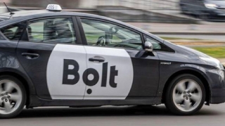 "Bolt"un sürücüsü maşını və müştəriləri yolda qoyub getdi   - VİDEO