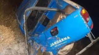 Yük maşını jarndarma avtomobilinə çırpıldı, 5 nəfər yaralandı 