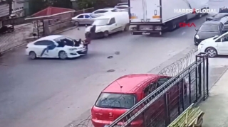 Dəhşətli motosiklet qəzası:  zərbənin gücündən bir neçə metr kənara uçdular - VİDEO