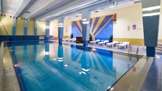 İran diplomatı Bakıdakı əyləncə mərkəzində ağır xəsarət alıb 