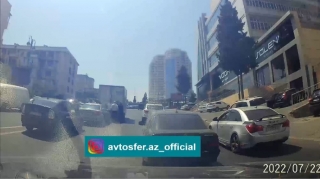 Yoxuşda yük maşını ilə ara məsafəsi saxlamamağın acı sonu  - VİDEO