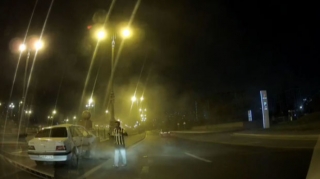 Bakıda ağır qəza:  “Peugeot” beton arakəsməyə çırpıldı - VİDEO 