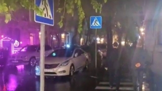 Bakıda güclü yağış yolları keçilməz ETDİ  - VİDEO