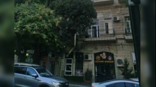 Restoranın tüstü bacası yaşayış binasının sakinlərinə problem yaradır – ŞİKAYƏT - FOTO 