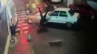 Yolayrıcında motosikleti vuran “Renault” sürücüsü hadisə yerindən qaçdı - VİDEO 