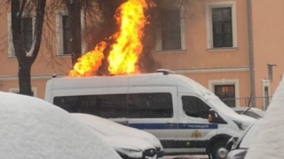 Polis mikroavtobusu alışıb yandı - FOTO - VİDEO