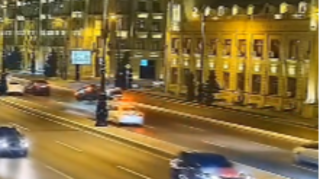 Yolda dayanan nasaz maşını belə vurdular - REAL VİDEO 