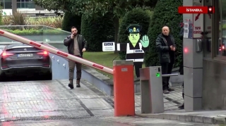 Avtodayanacaqda iki avtomobildən 30 milyon dollar oğurlanıb – Polis 4 nəfəri axtarır - FOTO 