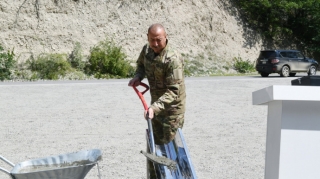 Dövlət başçısı Kəlbəcər-Laçın yolu üzərində tikiləcək tunelin təməlini qoyub
