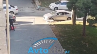 Xətaidə icra hakimiyyətinin yanında səkiyə şlaqbaum quraşdırılıb - VİDEO 