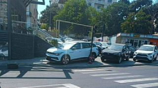 Bakıda yenicə təmirdən çıxmış səki “səyyar avtosalona” çevirilib - DYP-dən AÇIQLAMA  - FOTO