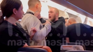 Rusiya təyyarəsində dava düşdü – VİDEO 