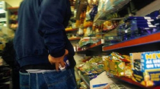 Bakıda mağazadan 750 manat oğurladı - 8 il 6 ay həbs olundu 