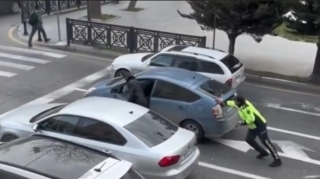 Yol polisləri "Prius"a görün nə etdi  - VİDEO