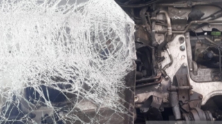 Avtomobildə sıxılıb qalan sürücü xilas edildi - VİDEO 