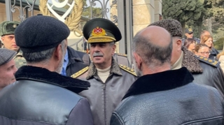 Nazirlər dəfn mərasimində vətəndaşlarla söhbətləşdi - FOTOLAR 