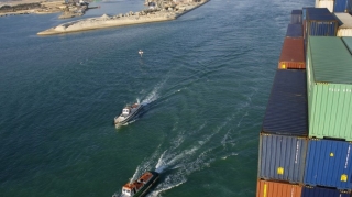 Süveyş kanalında yük gəmisi saydan çıxarılıb 