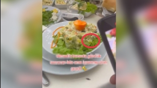 Bakıda keçirilən toyda salatın içindən qurd çıxdı  - VİDEO