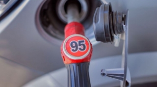 Azərbaycan yanvar-martda benzin idxalını kəskin artırıb