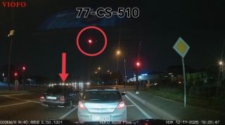 Svetoforda "tırkaya" gedən sürücülər: Bunun sonu faciə ilə bitə bilər - VİDEO