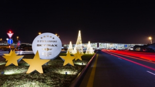 Bakı aeroportu Yeni il ab-havası  bəxş edir