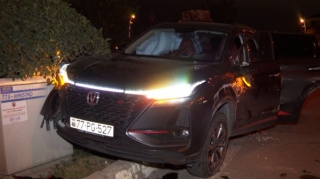 Bakıda iki avtomobil toqquşub, xəsarət alanlar var - FOTO 