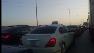 Rayonlara axın edənlər geri dönür: Bakının girişində böyük tıxac - VİDEO