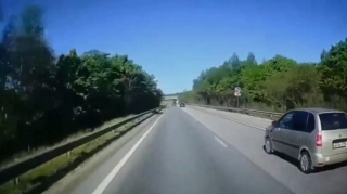 Sürücü idarəetməni itirib, digər maşını aşırdı -Video 