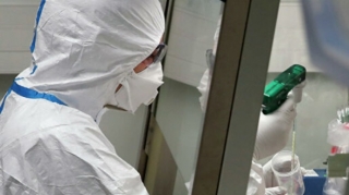 Məşhur müğənni koronavirusa yoluxdu: Həkimləri qovub   - FOTO