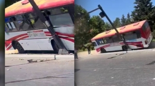 Bakıda avtobus qəza törədərək yoldan çıxıb - VİDEO 